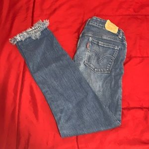Medium Washed Blue Denim LEVIS Jeans.